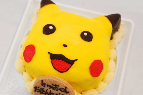 ピカチュウキャラクター立体ケーキ
