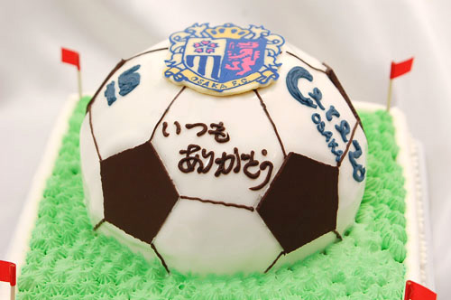 サッカーボールの超立体ケーキ
