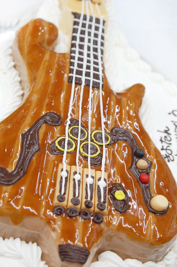 12月のケーキ　ギター　誕生日ケーキ