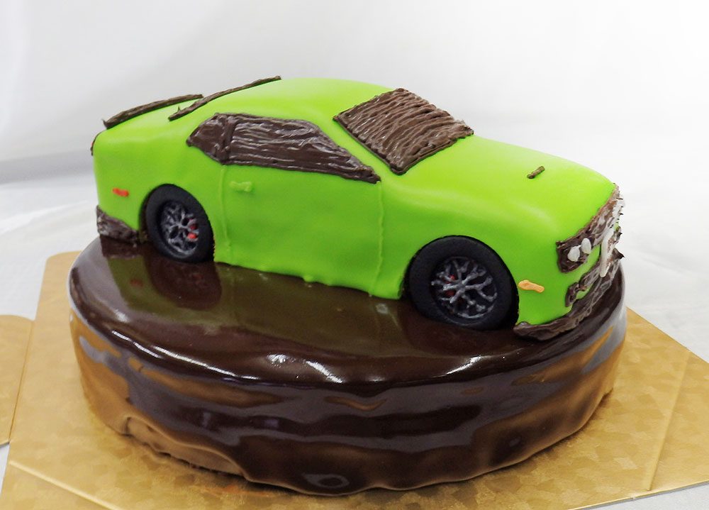誕生日ケーキ　車