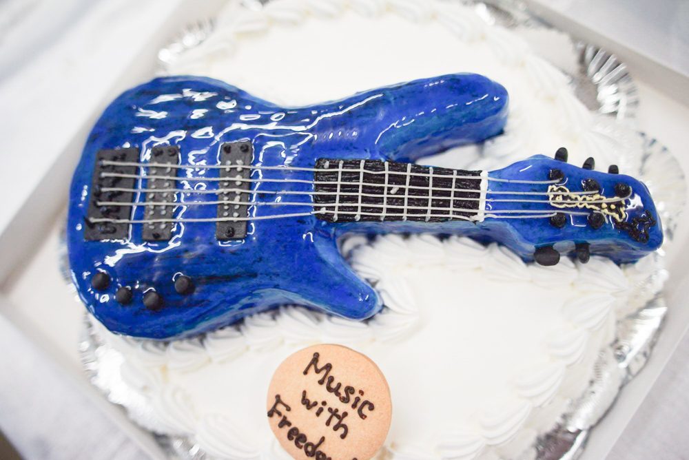 ギターの3D超立体ケーキ-2
