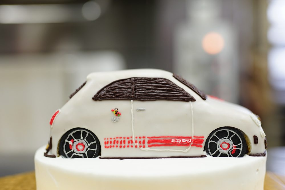 アバルト車のケーキ
