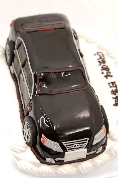 車の誕生日ケーキ