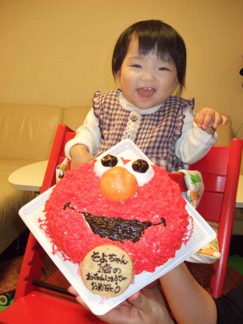 一歳の初誕生日 エルモの立体ケーキ