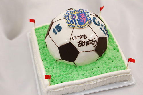 サッカーボールの超立体ケーキ