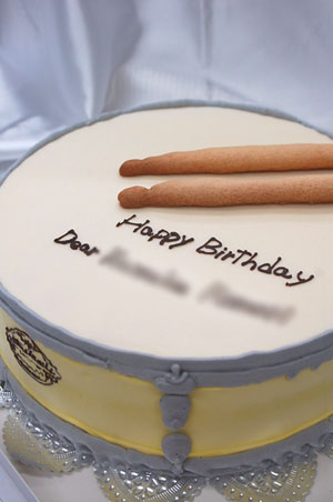 ドラムの誕生日ケーキ