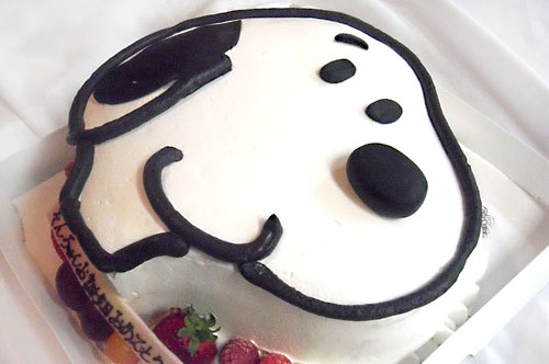 スヌーピーのケーキ 立体キャラクターケーキ