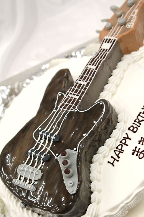 ギターのケーキ バッカス ベースギター超立体ケーキ