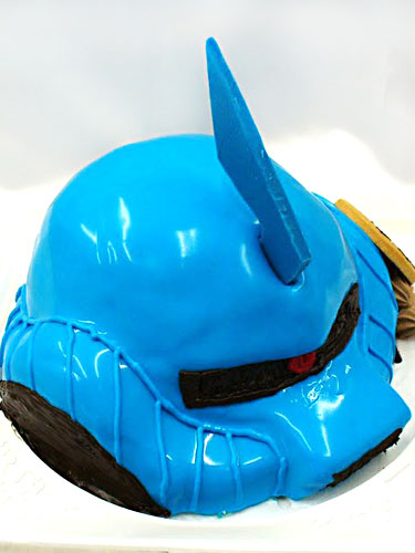 ガンダムケーキ グフの立体キャラクターケーキ