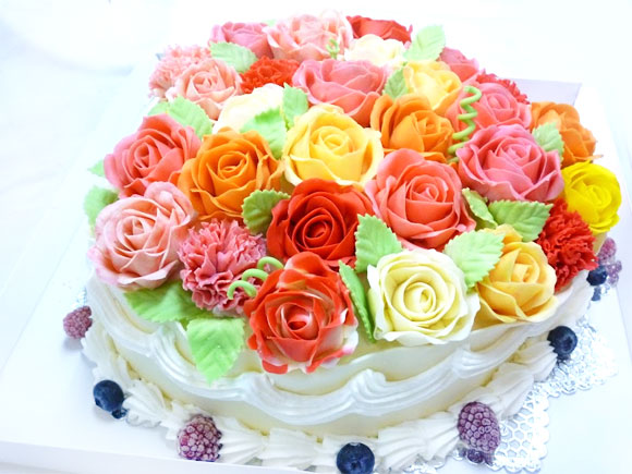 バラのデコレーションケーキ