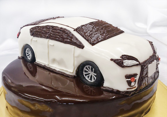 車のケーキ　プリウス　誕生日