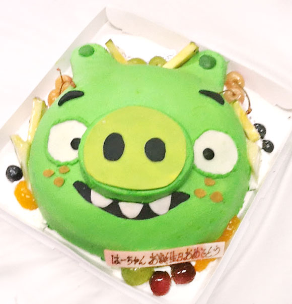 誕生日ケーキ　アングリーバードの緑の豚