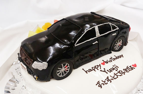 車の誕生日ケーキ