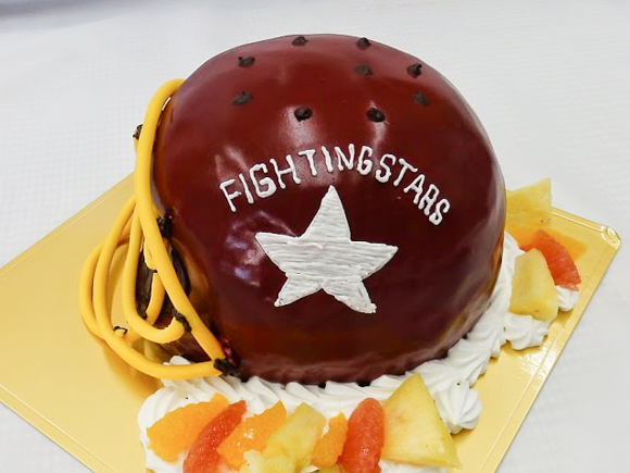 アメリカンフットボールのヘルメット・3D超立体オーダーケーキ。